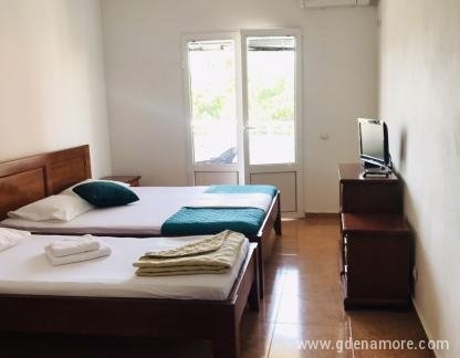 Apartamentos ND, alojamiento privado en Dobre Vode, Montenegro - App 5-tri keveta .